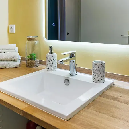 Appartement Joli - Parking Prive - Wifi Tres Debit - Au Calme Nantes