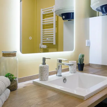 Appartement Joli - Parking Prive - Wifi Tres Debit - Au Calme Nantes